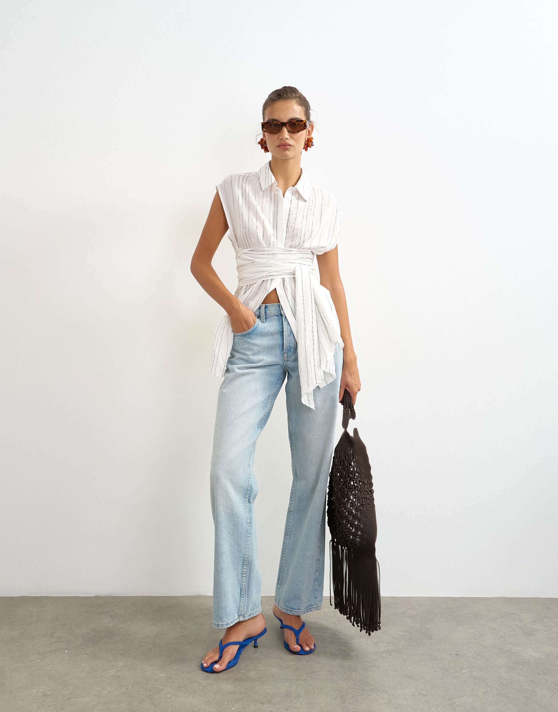 Ärmelloses Top von Topshop mit Bindegürtel in weißen Streifen