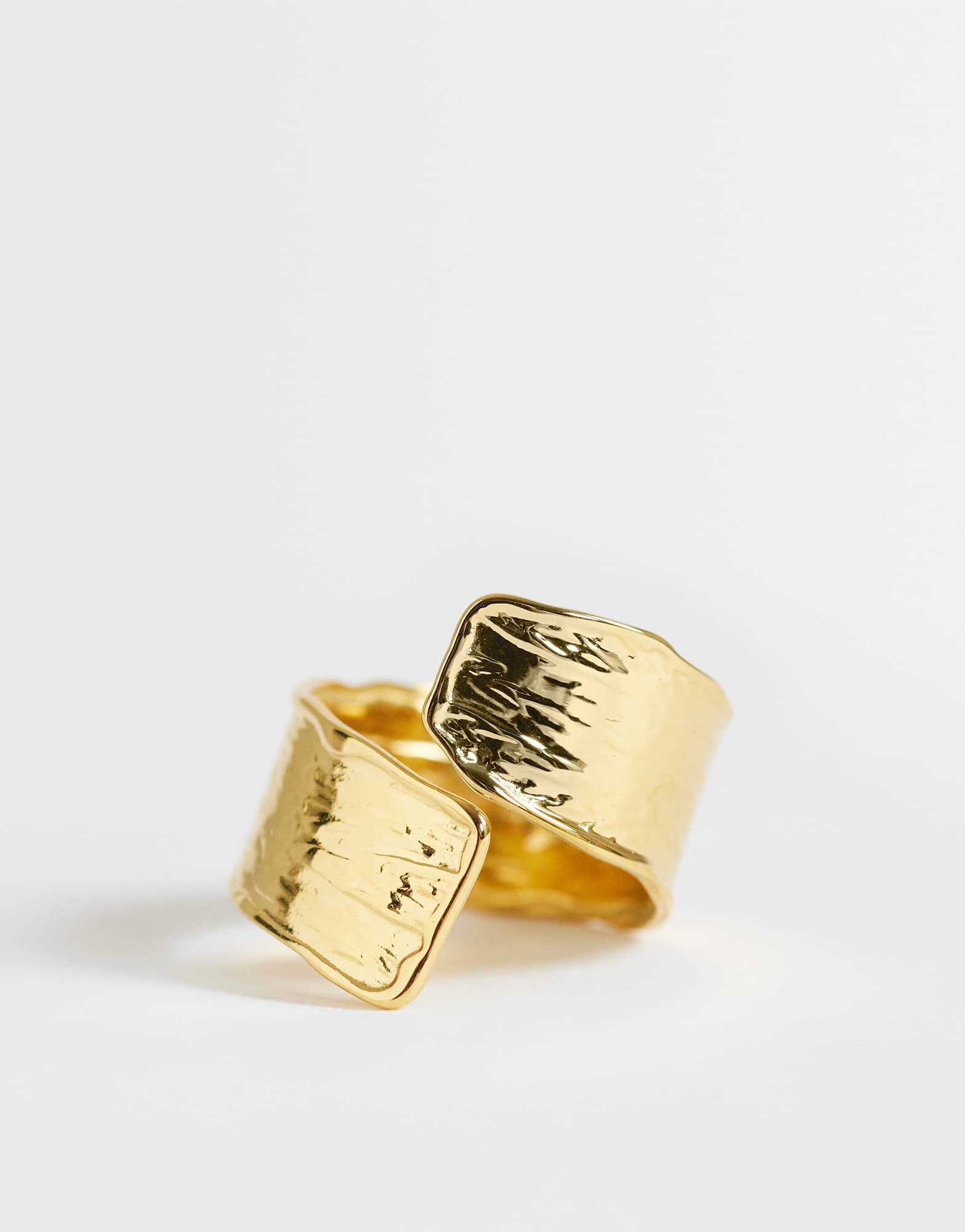 Topshop Rebecca waterproof hammered ring in gold