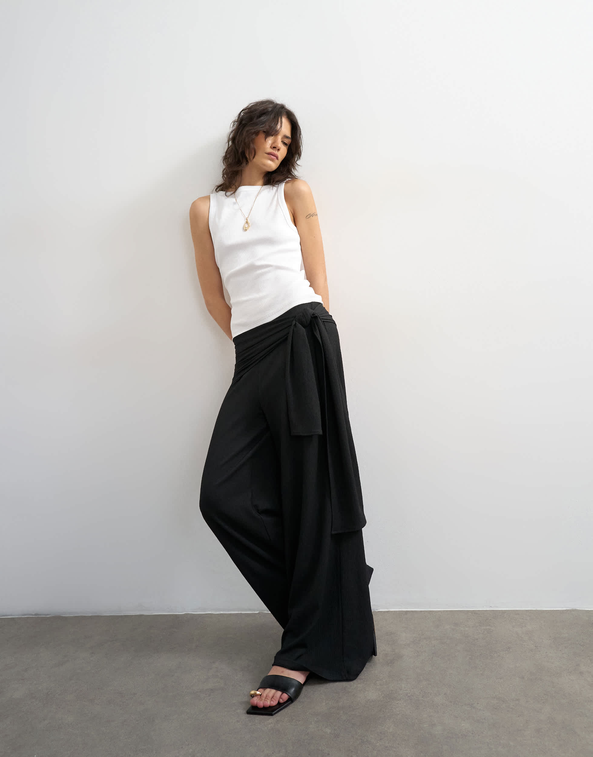 Topshop Plissee-Wickelhose mit Schal-Detail in Schwarz