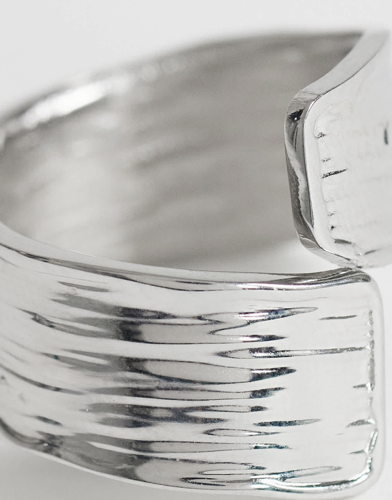 Topshop Rebecca waterproof hammered ring in silver
