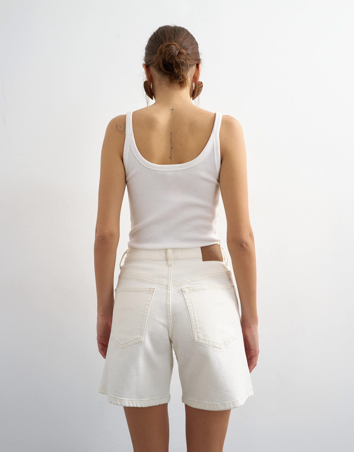 Topshop denim Editor comfort stretch short in bone