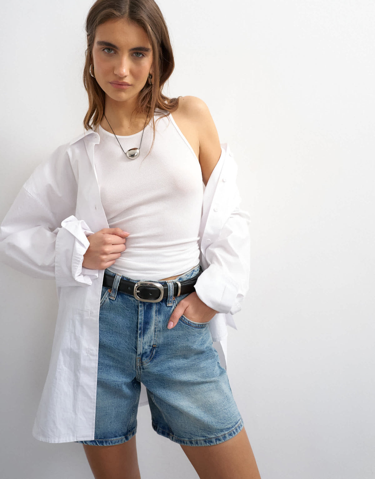 Topshop denim Editor comfort stretch short in bleach