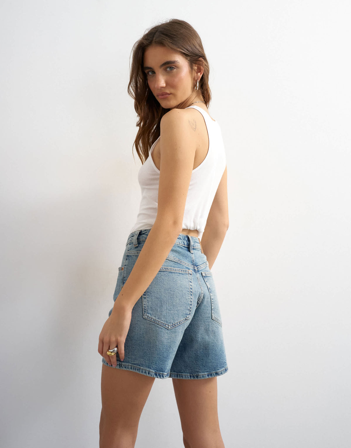 Topshop denim Editor comfort stretch short in bleach