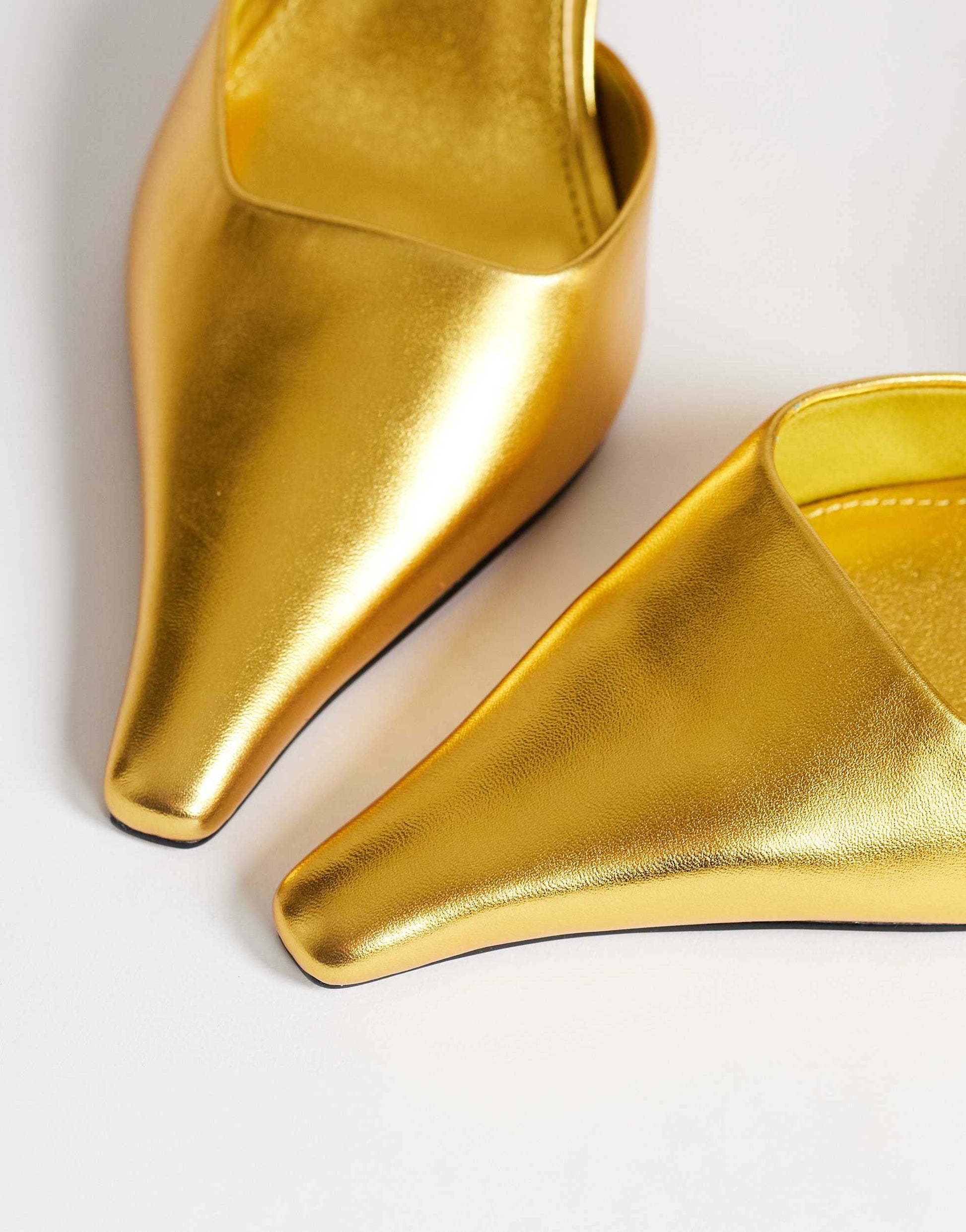 Topshop Alfie pointed mid heeled court in gold
