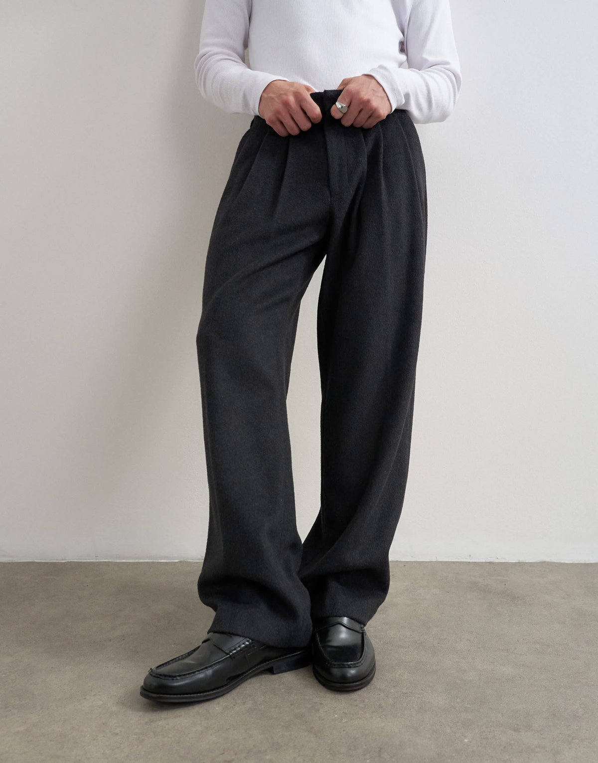 Topman wide leg textured trouser with pleats in charcoal