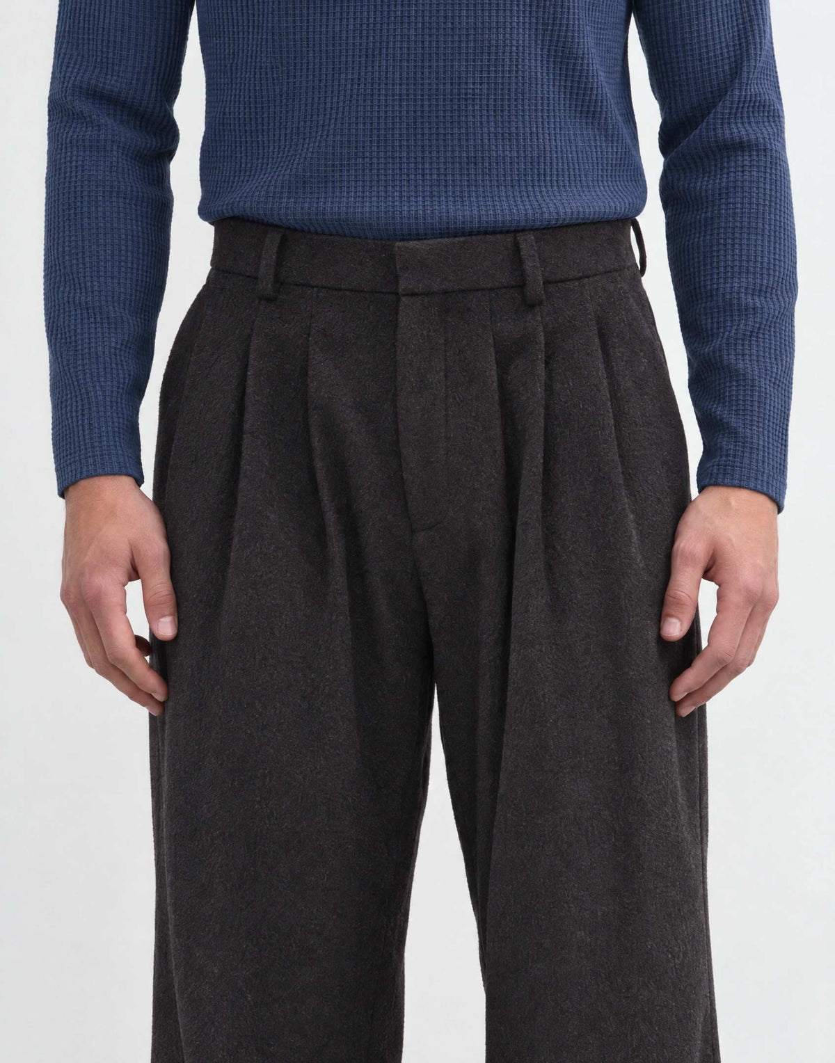 Topman wide leg textured trouser with pleats in charcoal