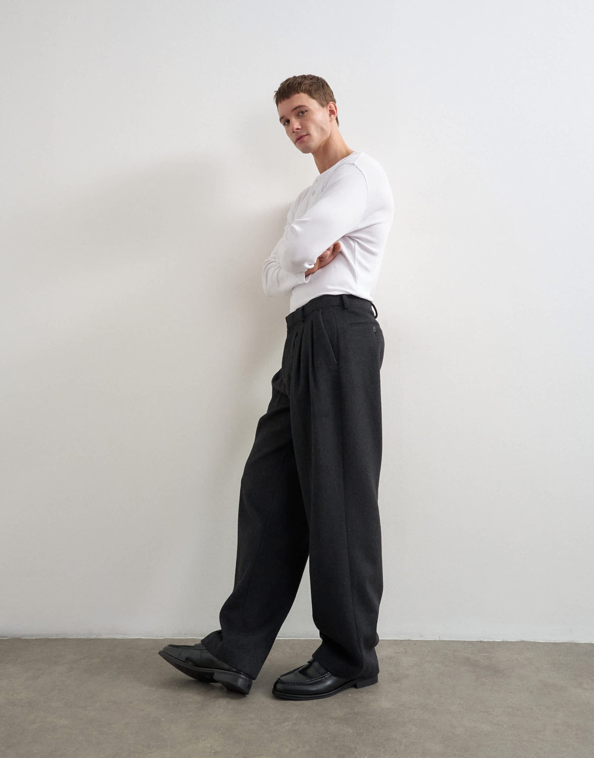 Topman wide leg textured trouser with pleats in charcoal