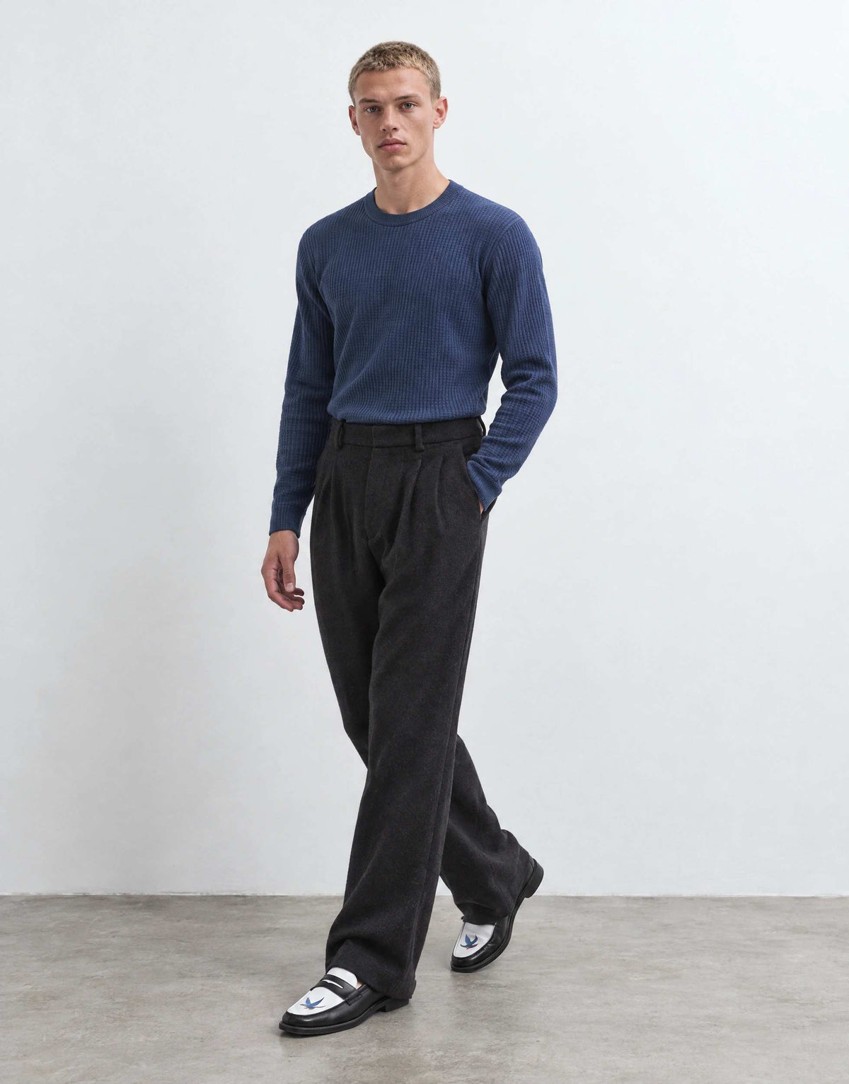 Topman wide leg textured trouser with pleats in charcoal