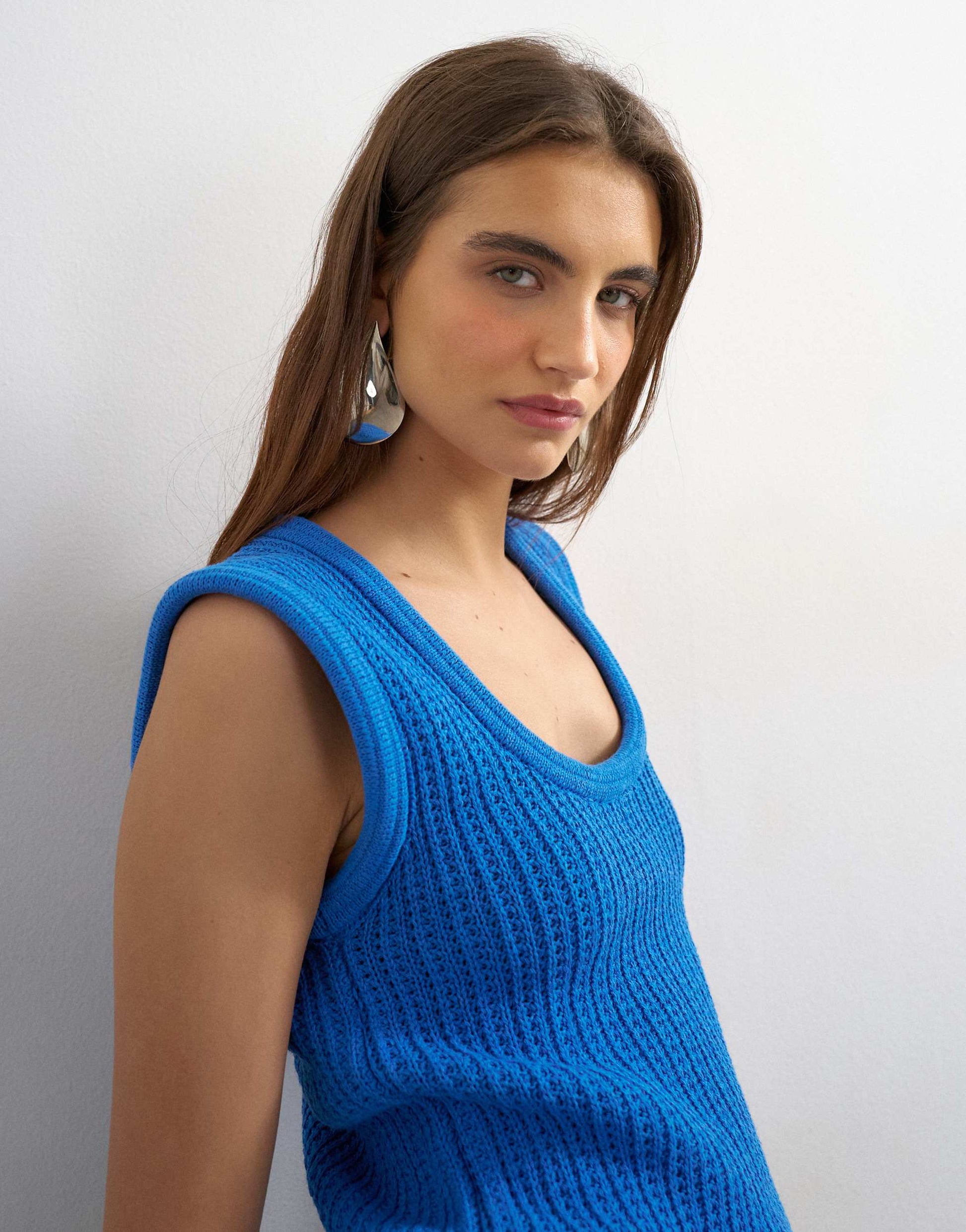 Topshop knitted tubular trim vest in blue