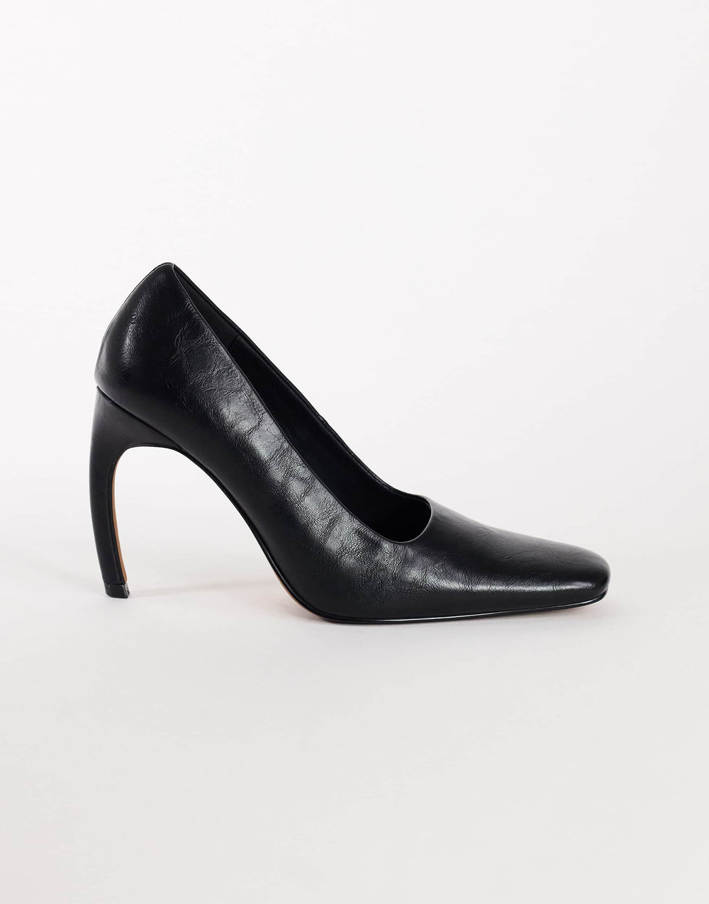 Topshop Amos Pumps mit markantem Bananenabsatz in Schwarz