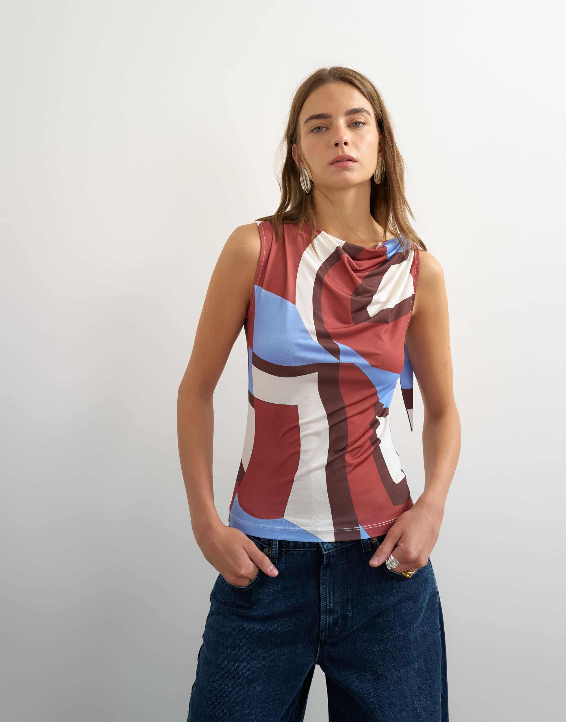 Topshop Tanktop aus Mikrofaser mit abstraktem Knoten am Schulterbereich in Braun