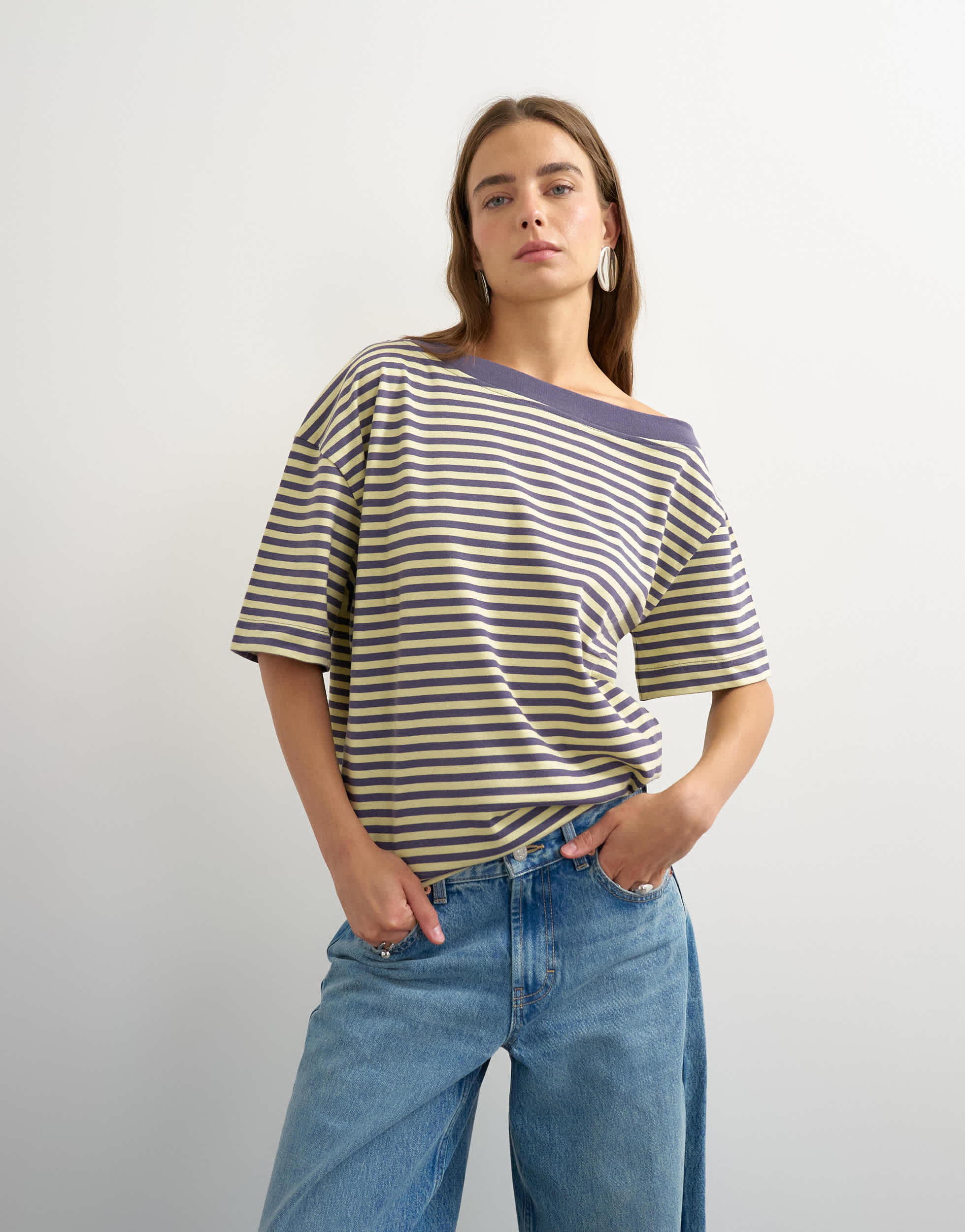 Topshop gestreiftes schulterfreies T-Shirt in Marineblau
