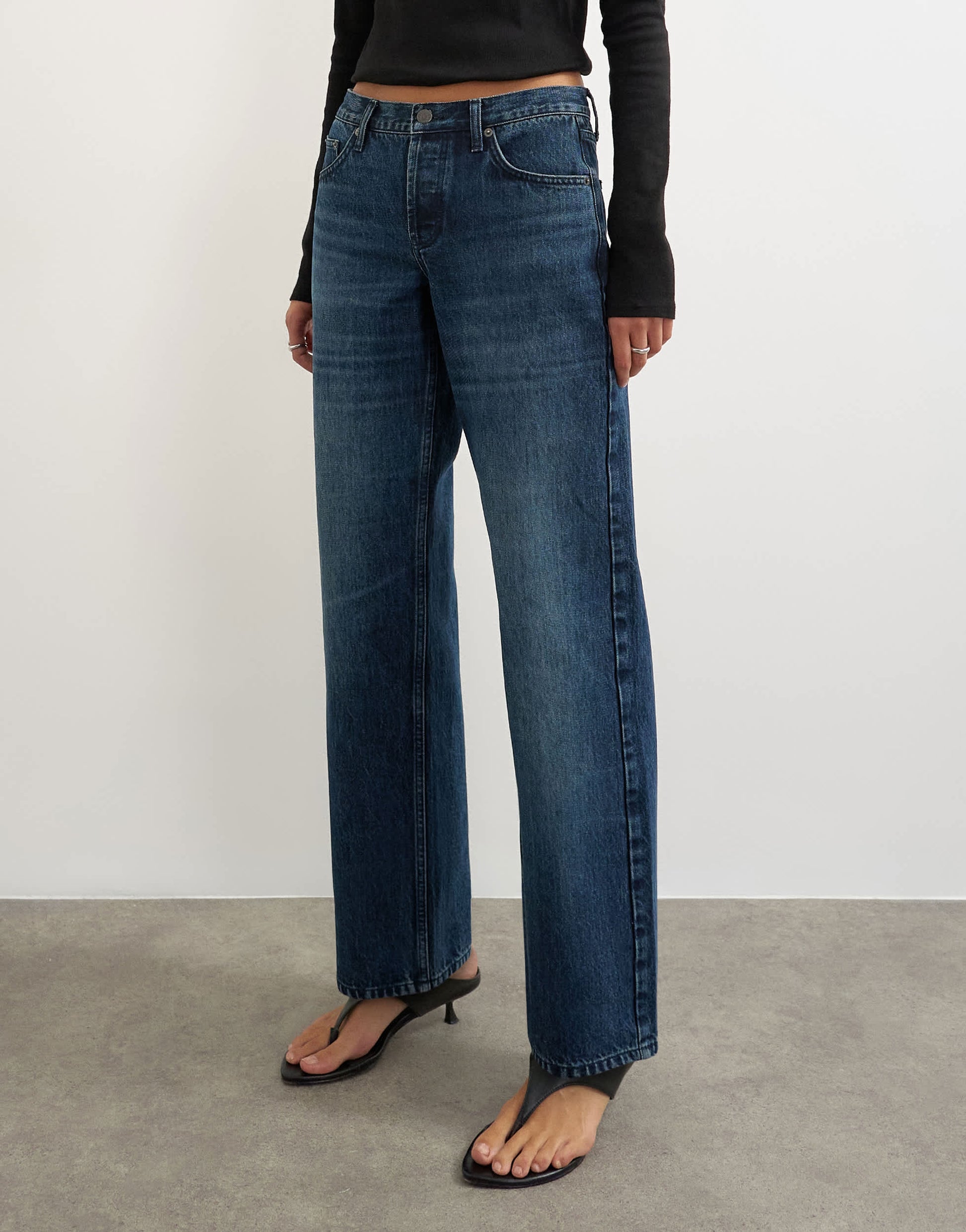 Topshop Ember low rise relaxed straight leg jean in blue black