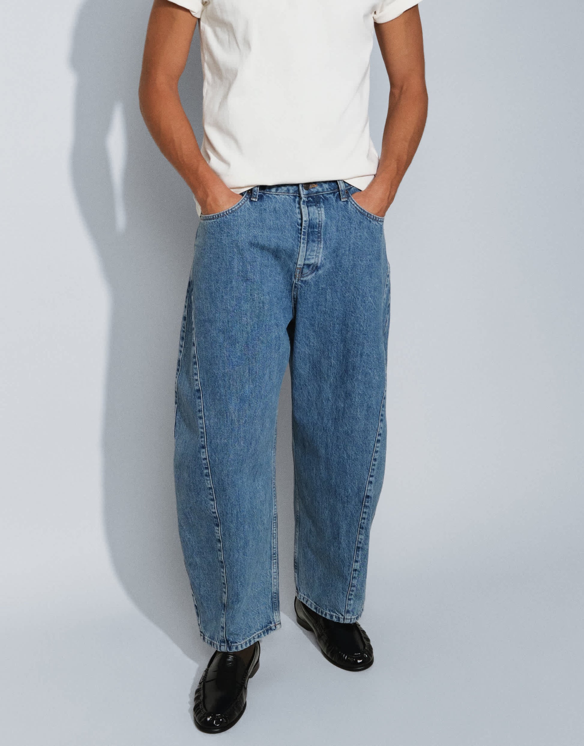 Topman rigid barrel fit jean in mid wash