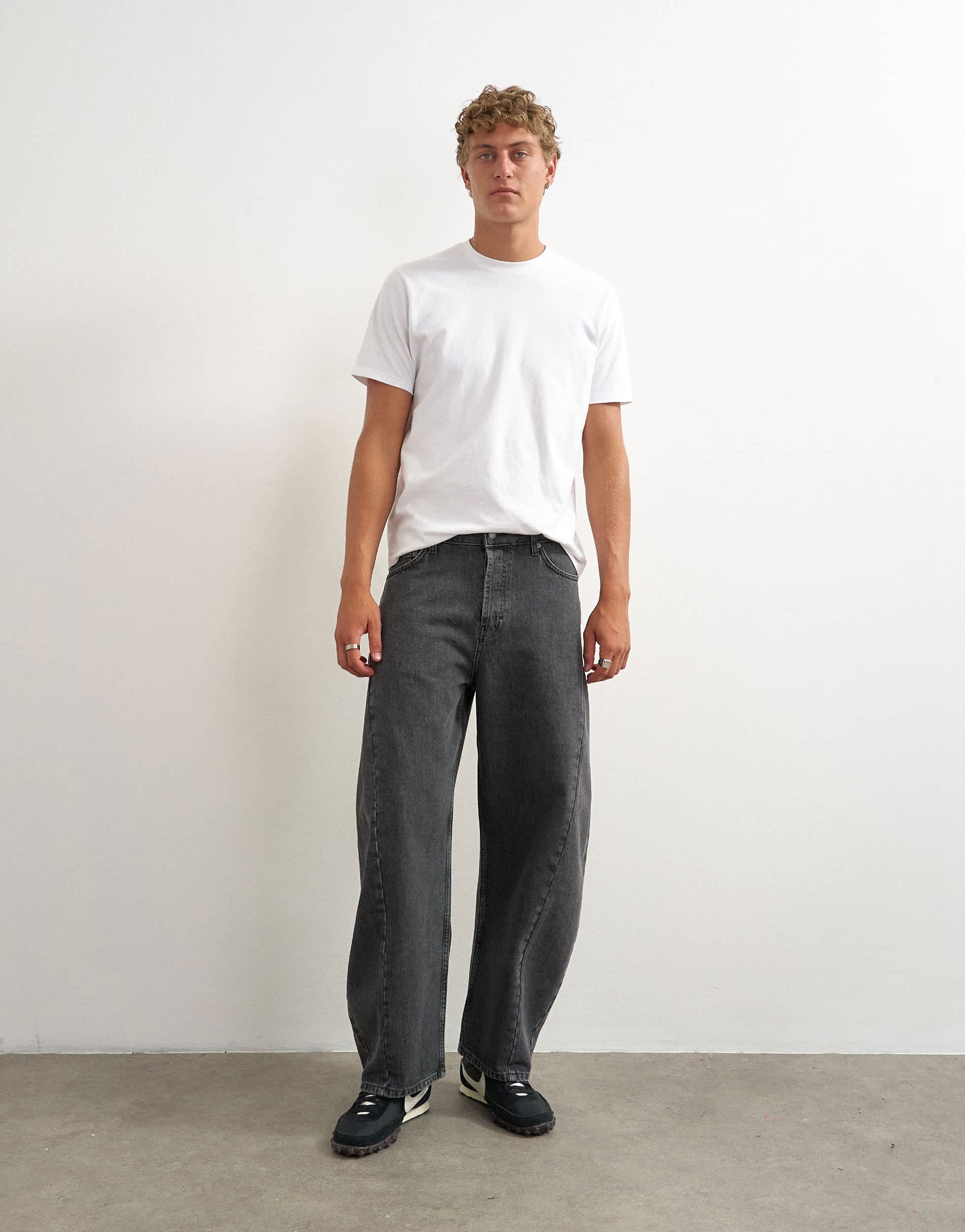 Topman rigid barrel fit jean in washed black