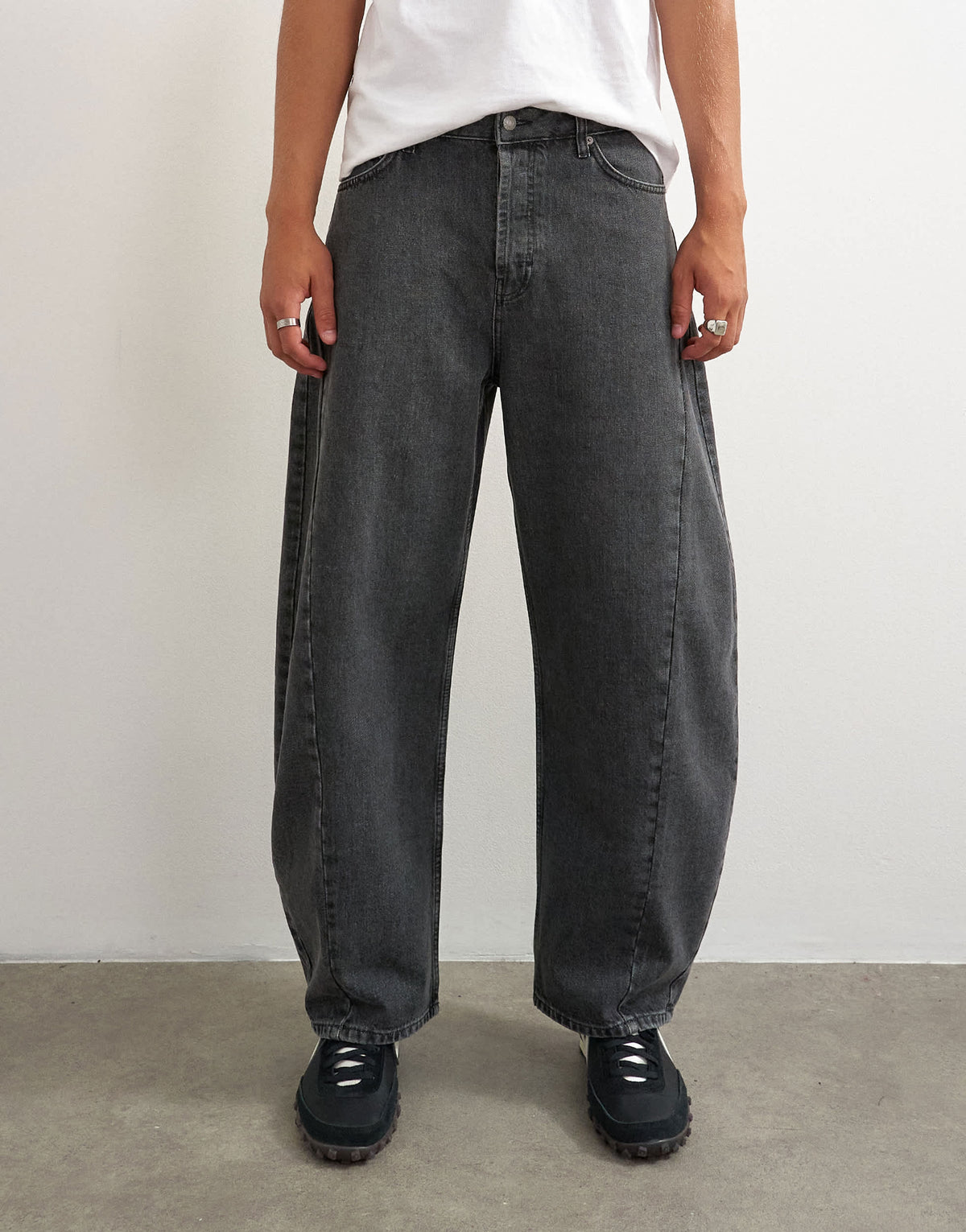 Topman rigid barrel fit jean in washed black