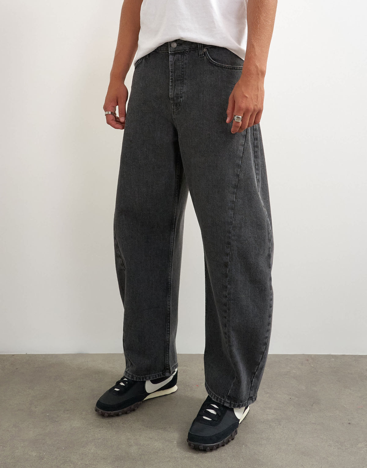 Topman rigid barrel fit jean in washed black