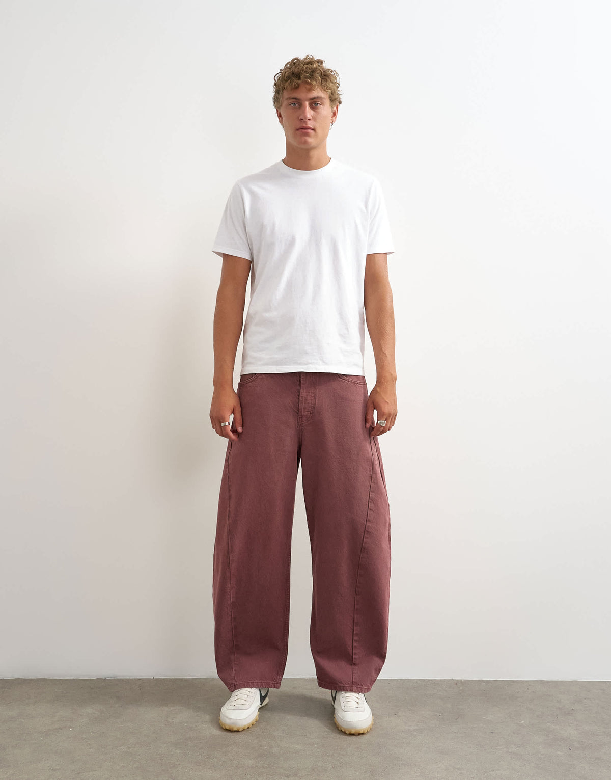 Topman rigid barrel fit jean in washed burgundy