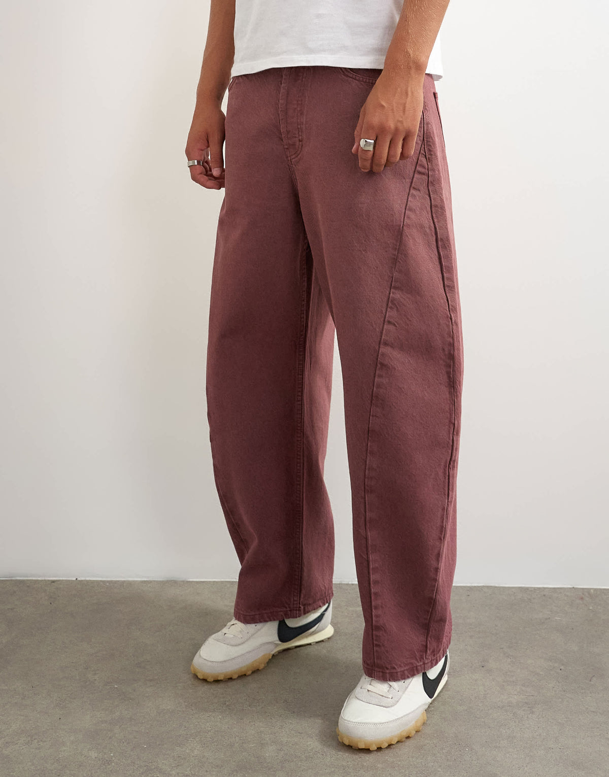 Topman rigid barrel fit jean in washed burgundy