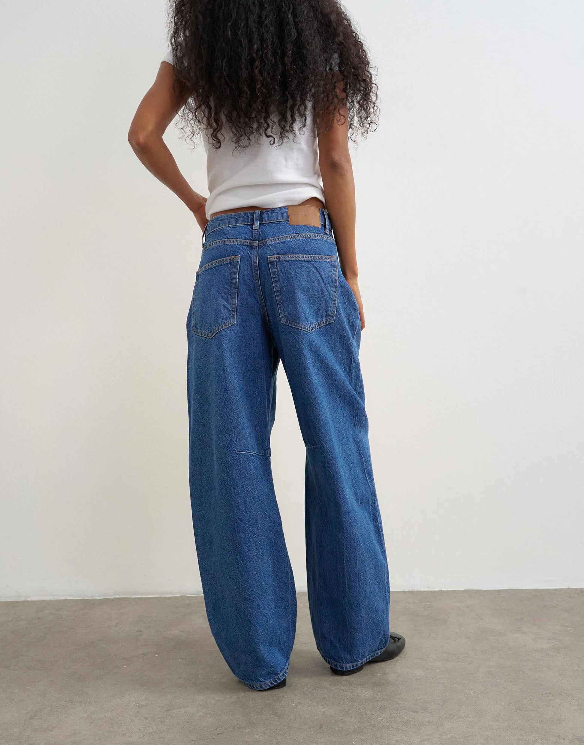 Topshop Barrel mid rise jean in mid blue