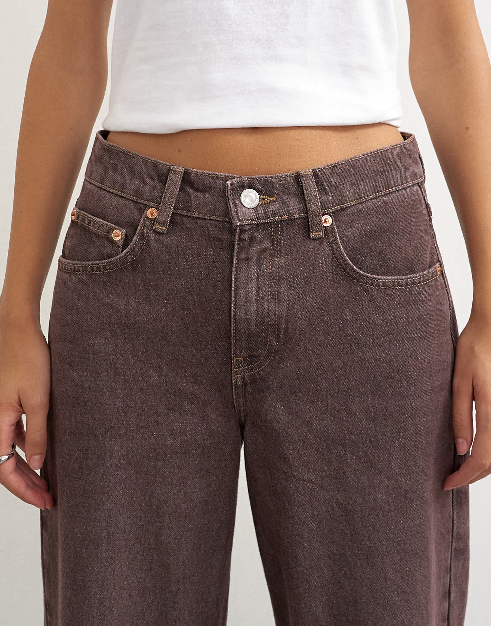 Topshop Cinch low rise relaxed jean in chocolate