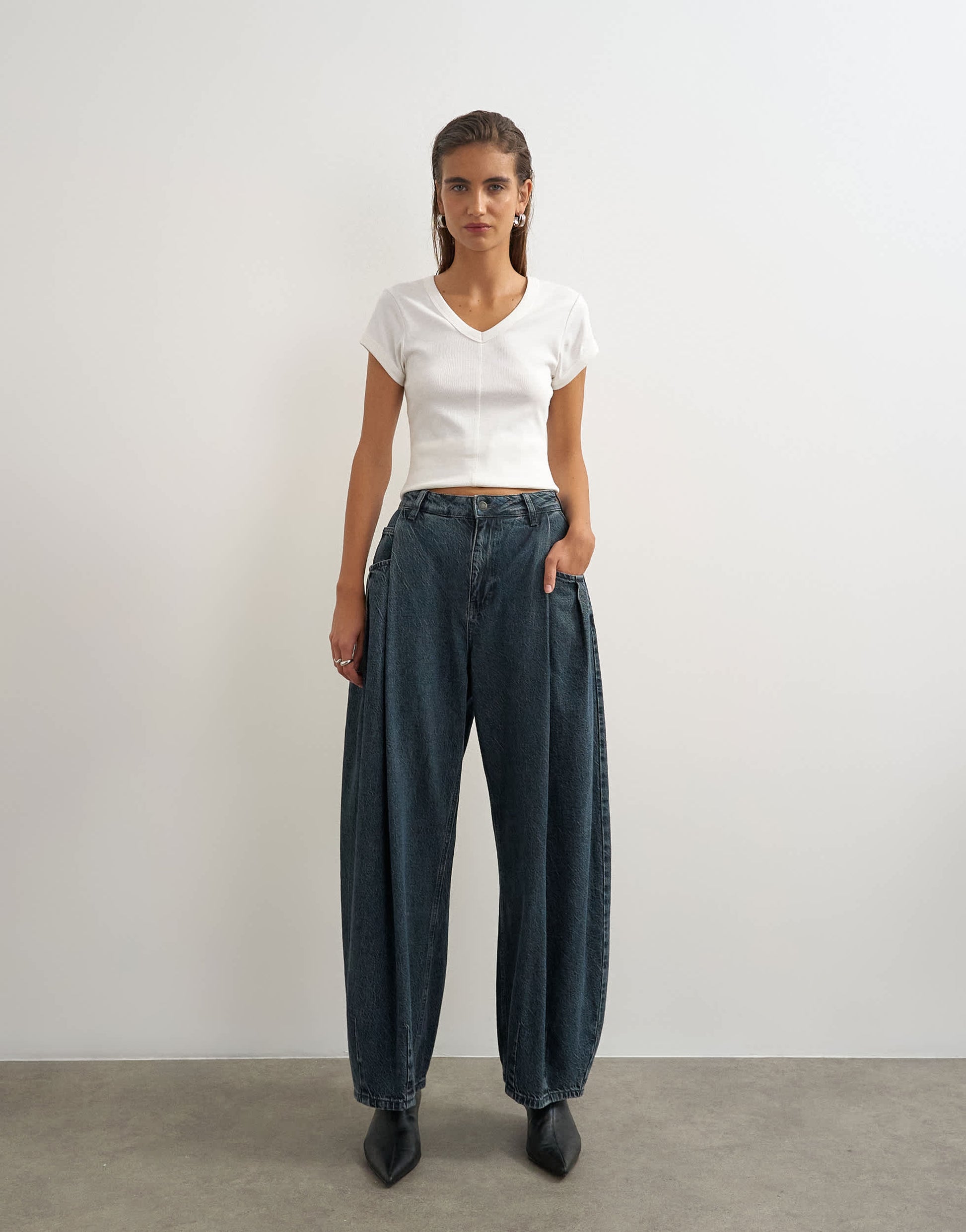 Topshop Cocoon mid rise barrel jean in blue black