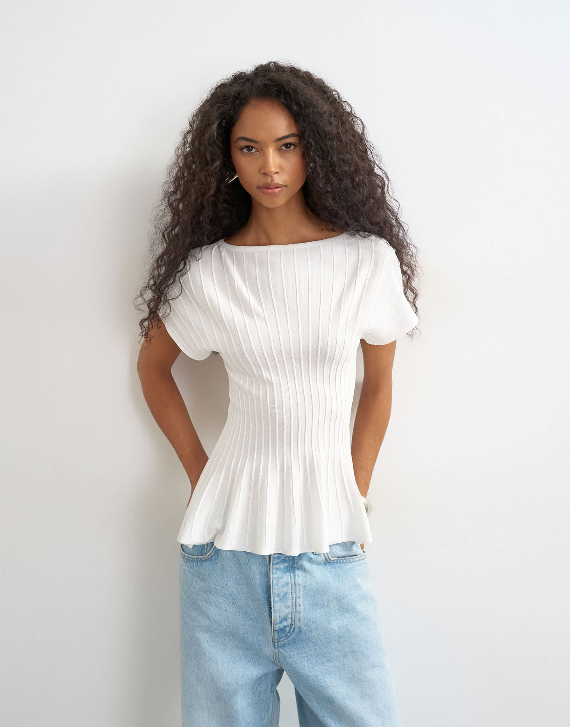 Haut peplum à manches courtes en maille Topshop, couleur ivoire