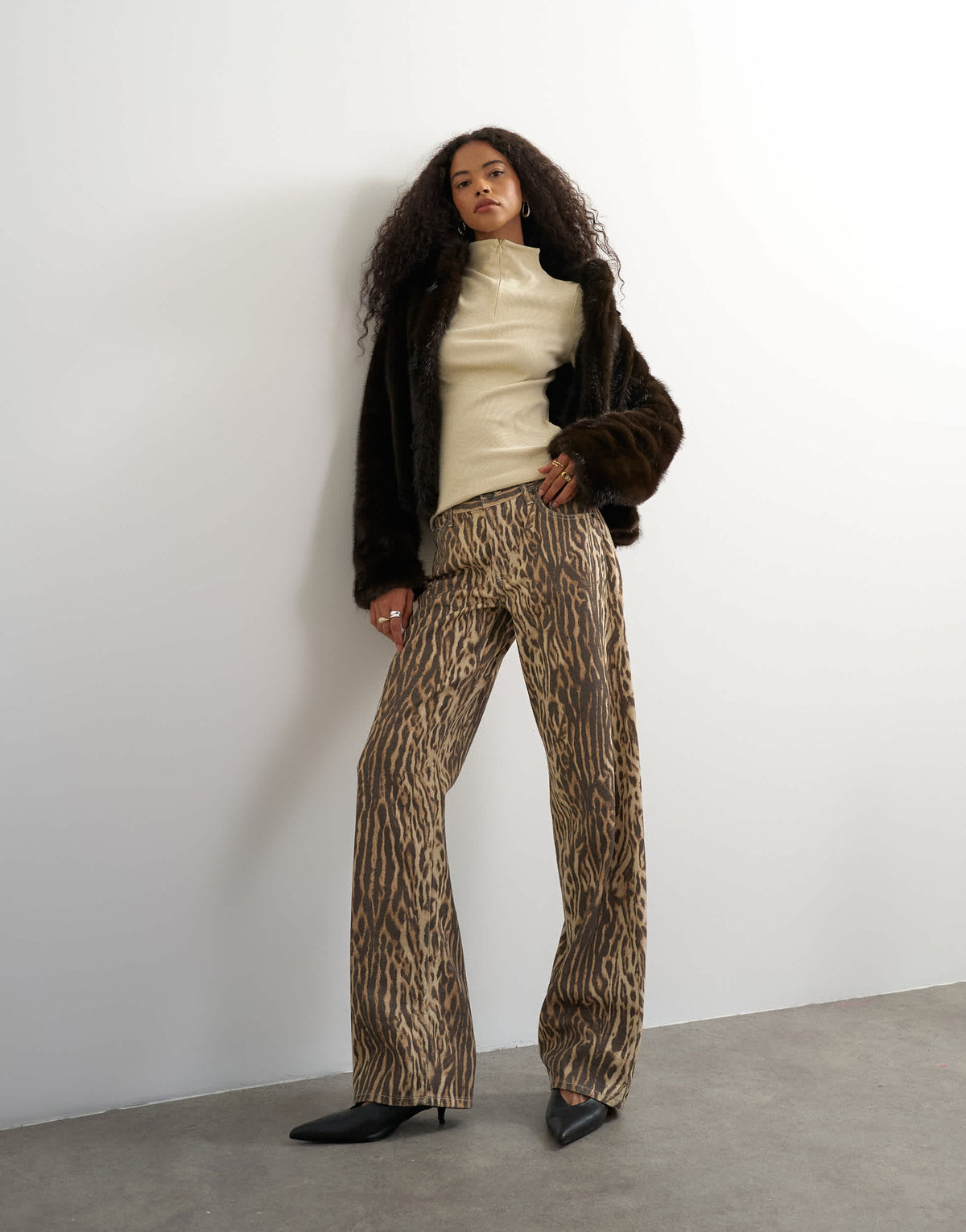 Topshop Ember low rise relaxed straight leg jean in leopard print