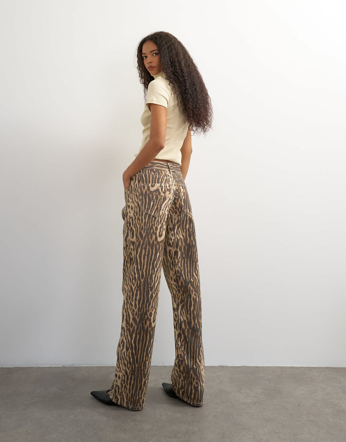 Topshop Ember low rise relaxed straight leg jean in leopard print