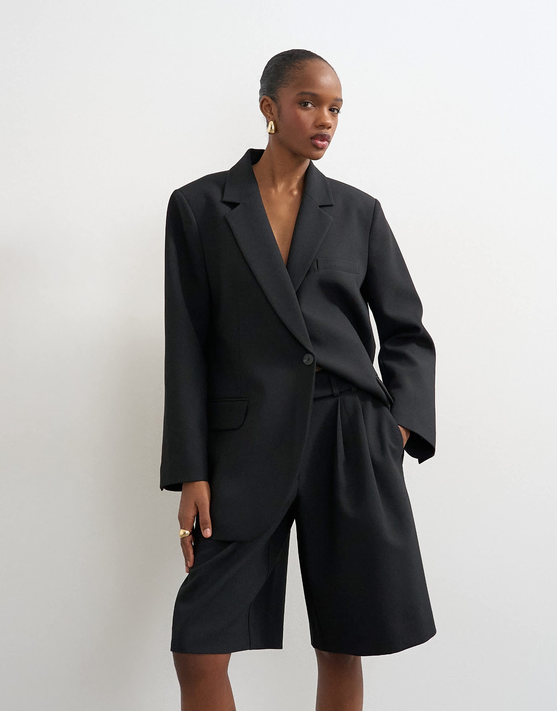 Topshop longline tailored bermuda short in black