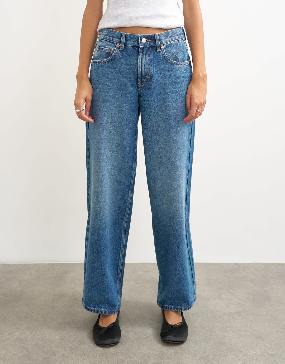 Topshop Cinch low rise relaxed jean in mid blue