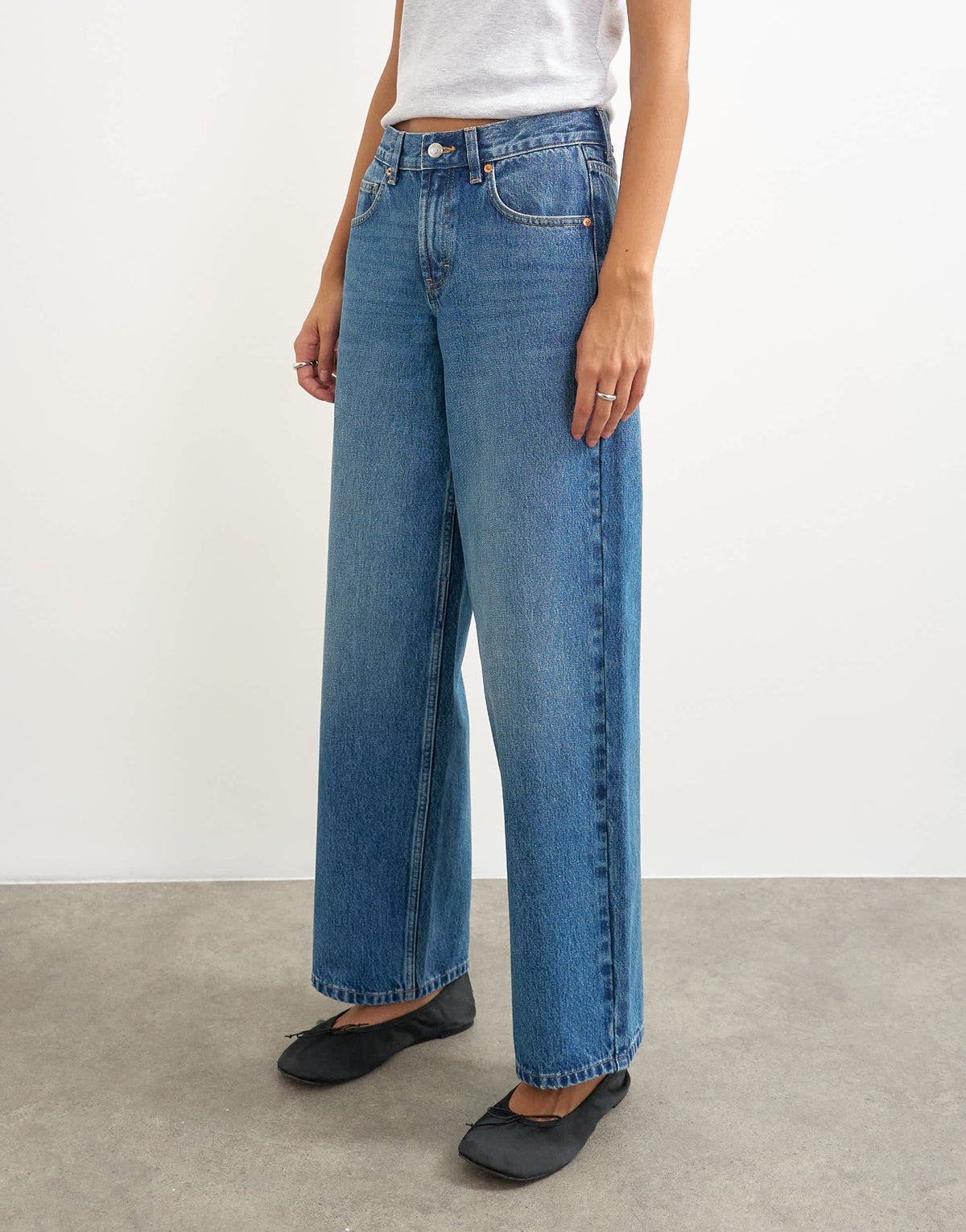 Topshop Cinch low rise relaxed jean in mid blue
