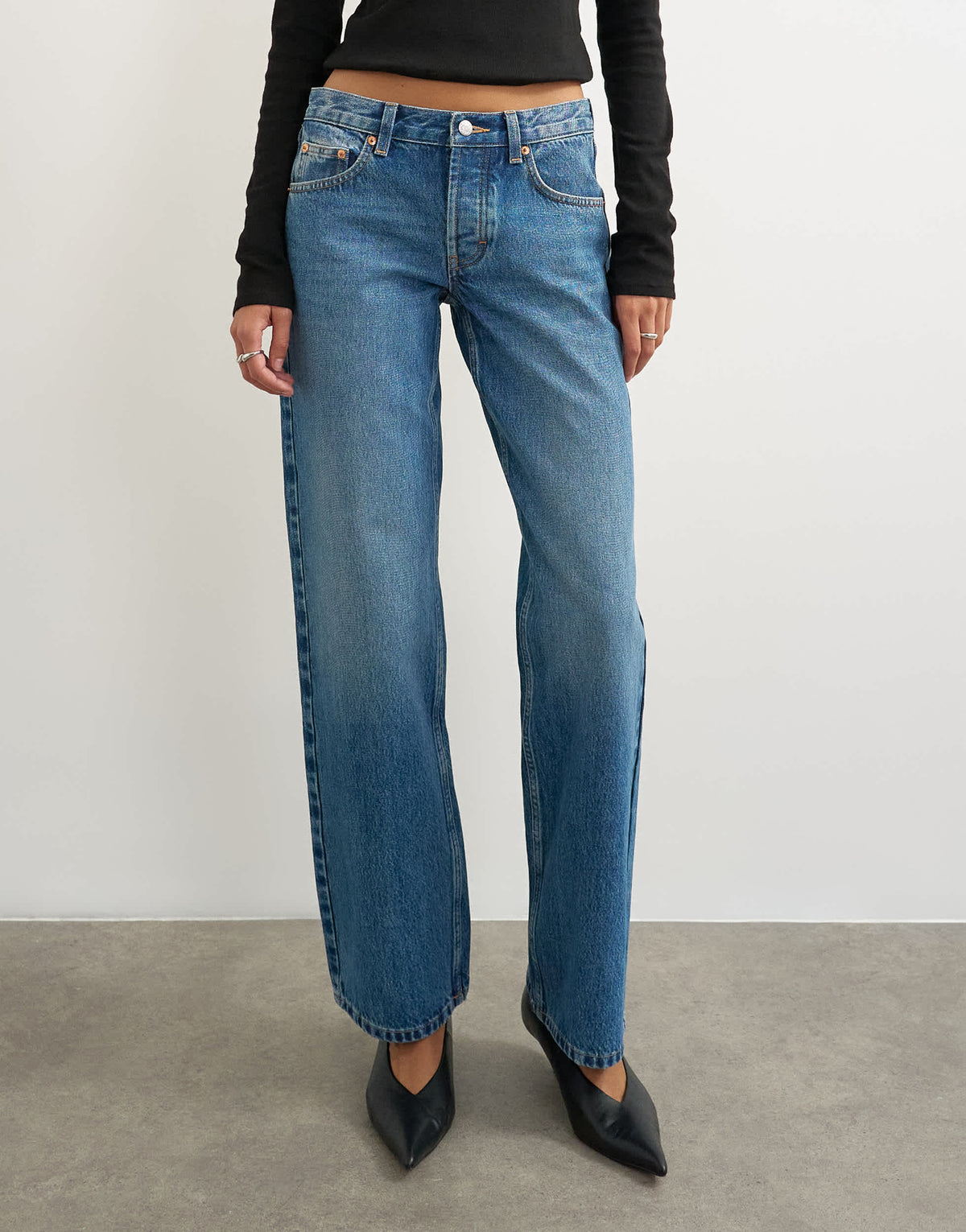 Topshop Ember low rise relaxed straight jean in mid blue