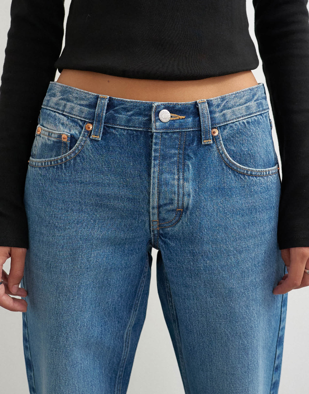 Topshop Ember low rise relaxed straight jean in mid blue