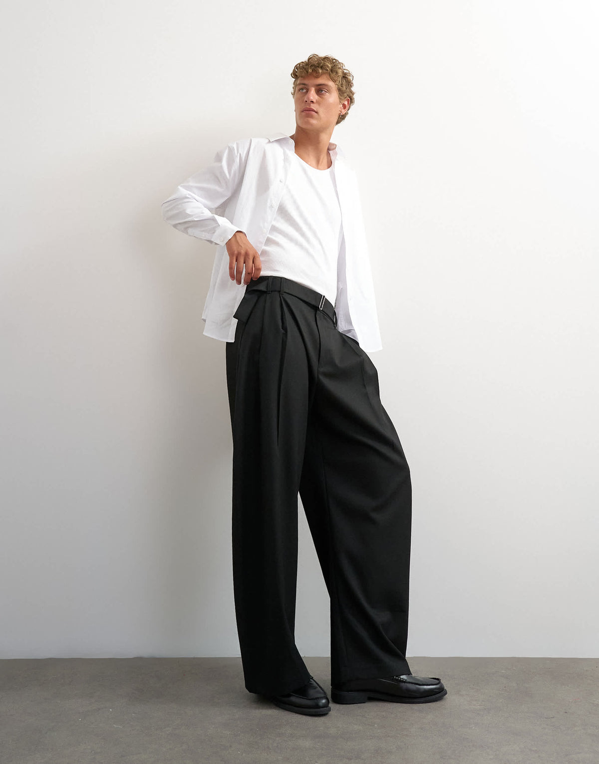 Topman barrel leg belted smart trouser in black