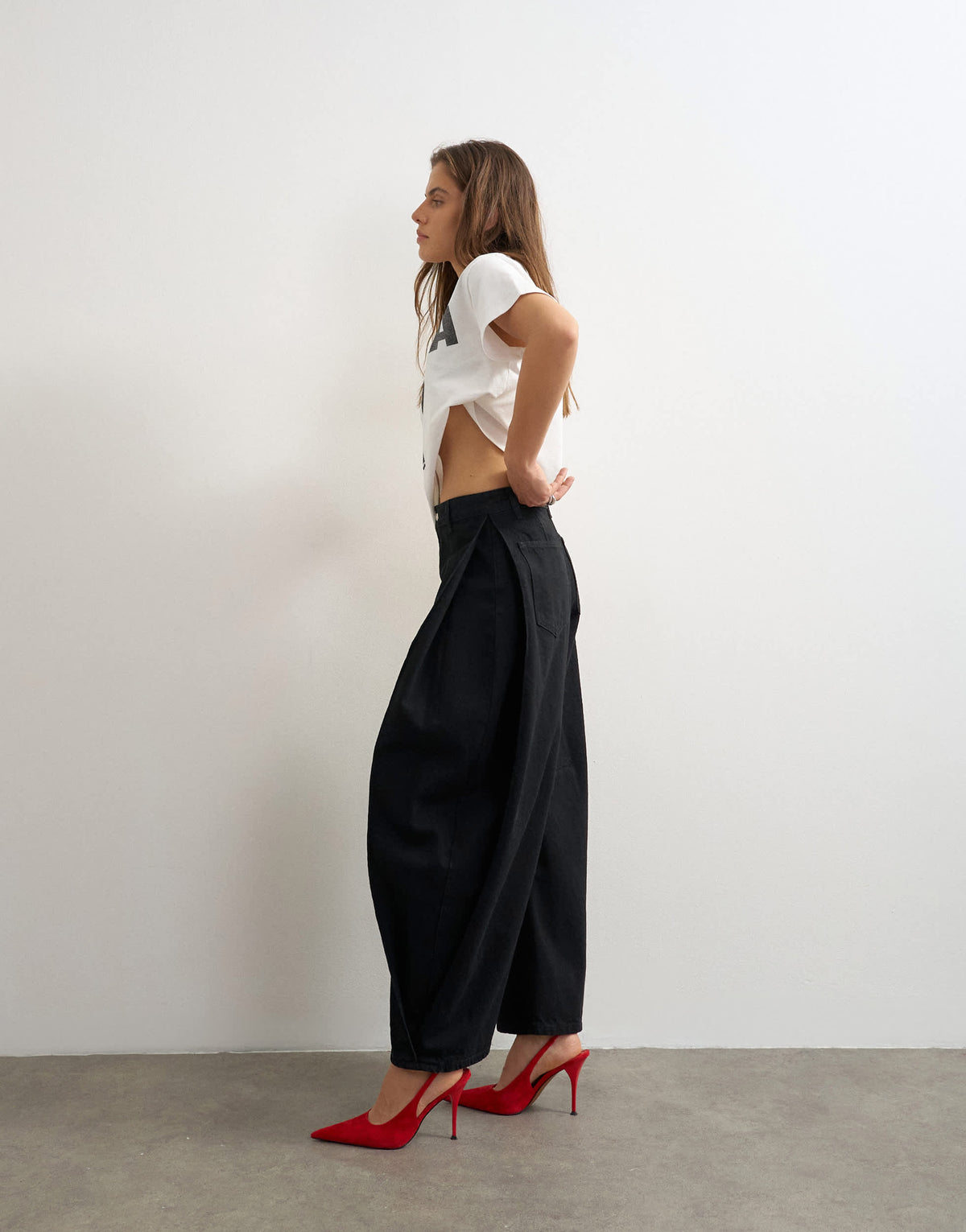 Topshop mid rise Side pleat balloon jean in clean black