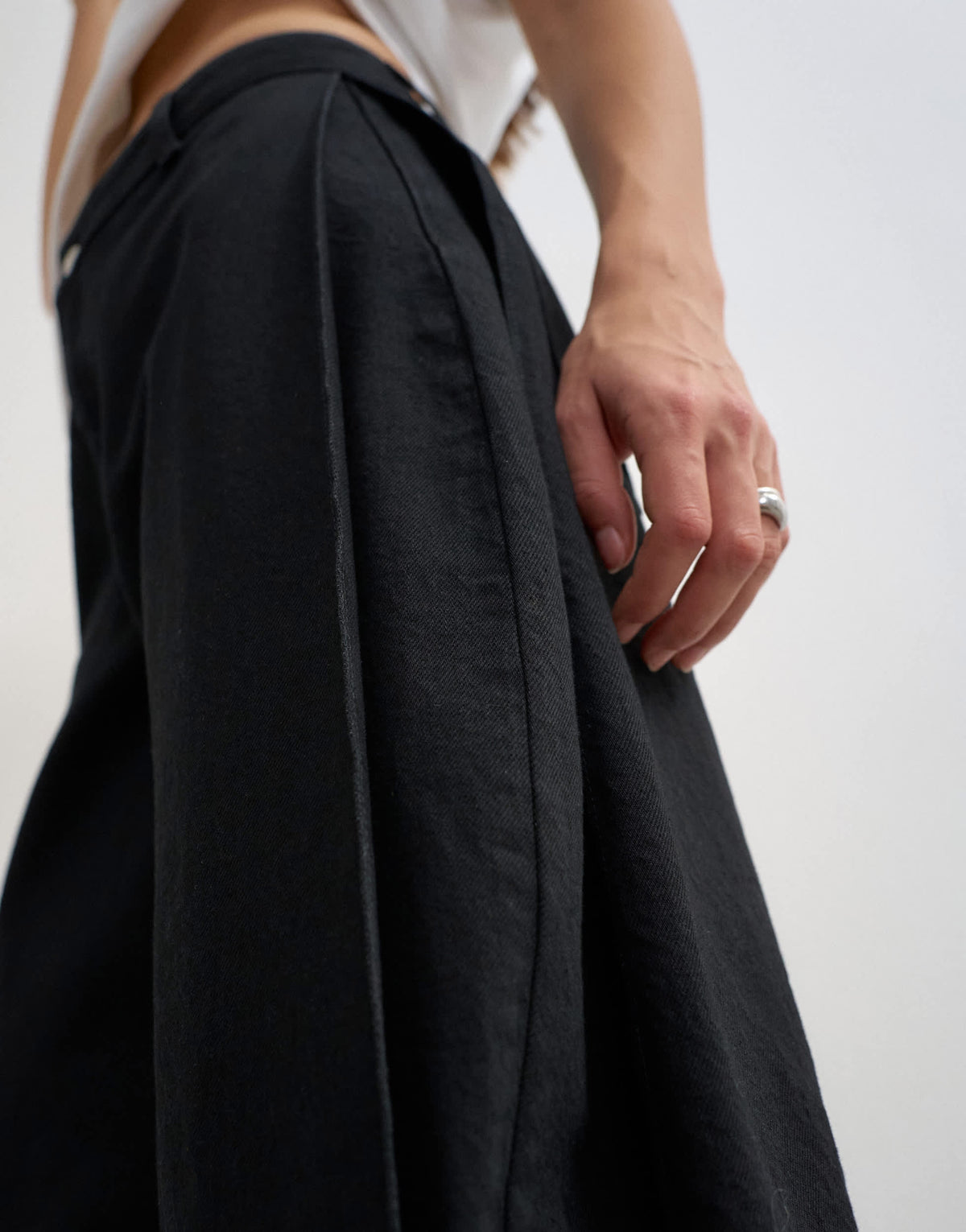 Topshop mid rise Side pleat balloon jean in clean black
