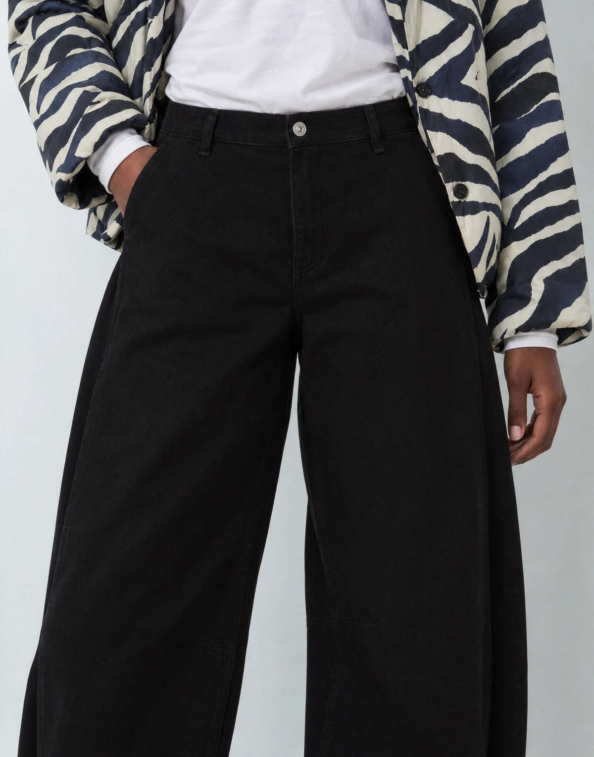 Topshop mid rise Side pleat balloon jean in clean black