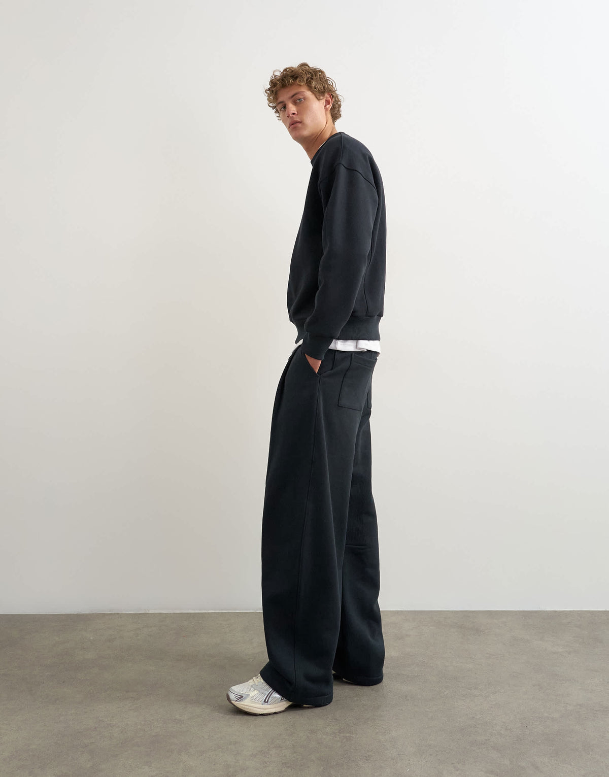 Topman heavyweight barrel fit jogger in black