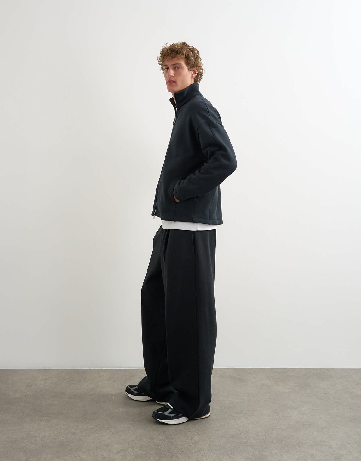 Topman baggy fit scuba-style fabric heavyweight jogger with pleats in black