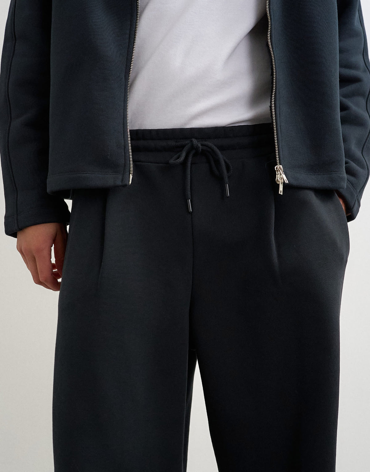 Topman baggy fit scuba-style fabric heavyweight jogger with pleats in black