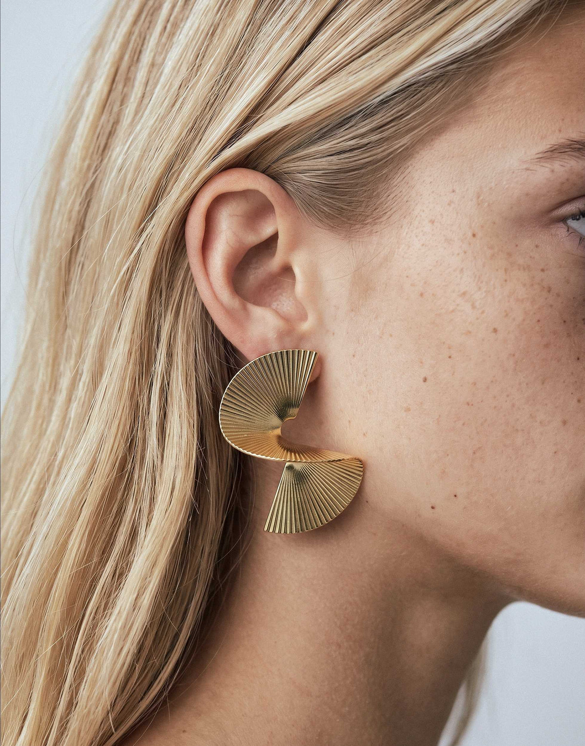 Topshop Fergy folded detail earring in gold