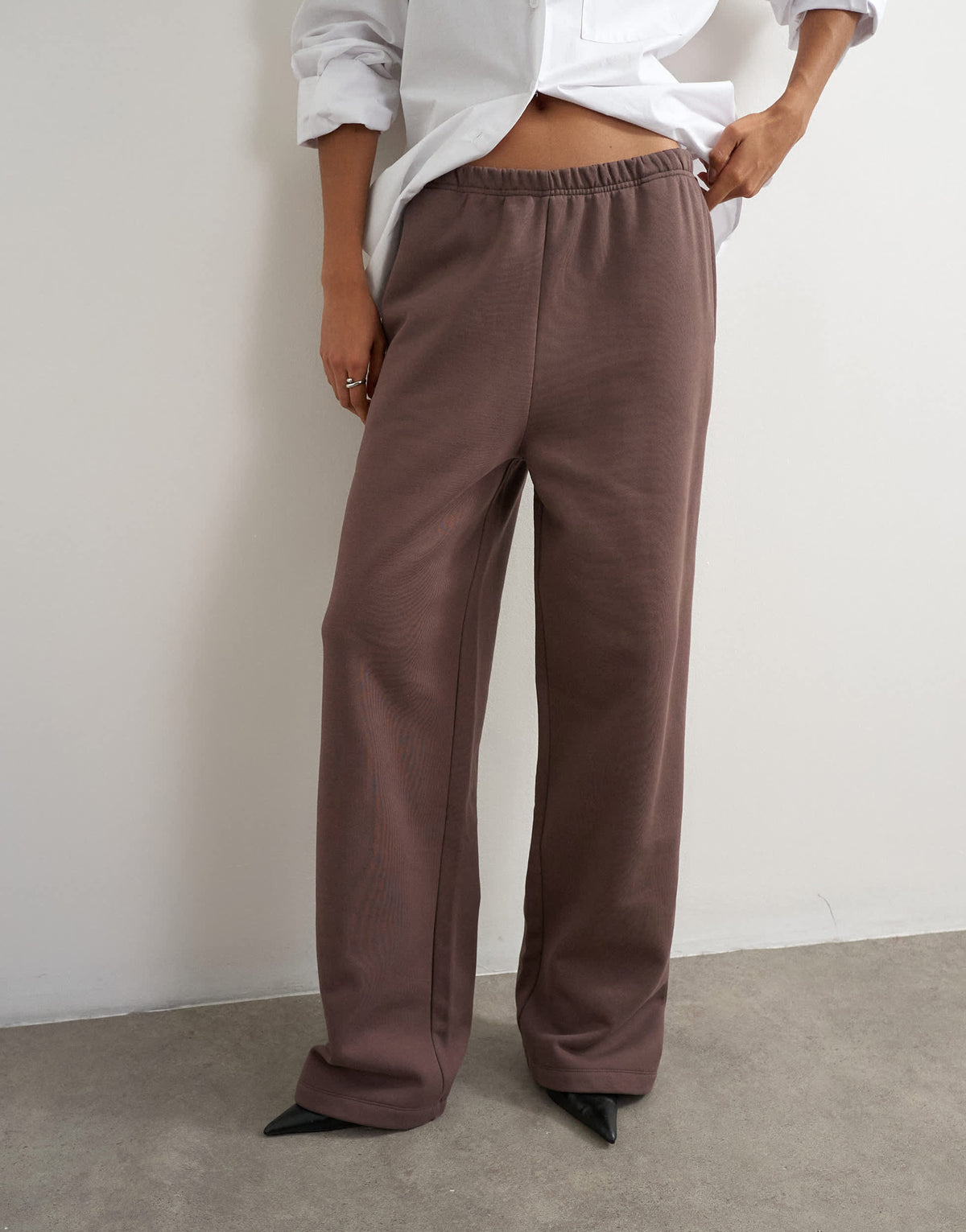 Topshop thin waistband straight leg joggers in mocha